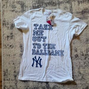Women's New York Yankees t-shirt size Large